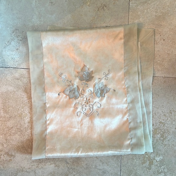 Dining Table Runner - Picture 2 of 5